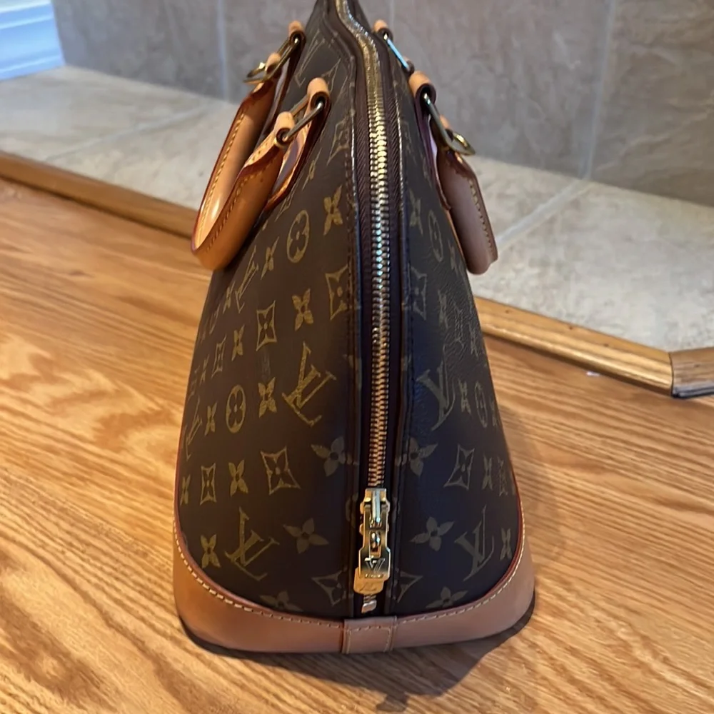- Gorgeous preloved Alma PM